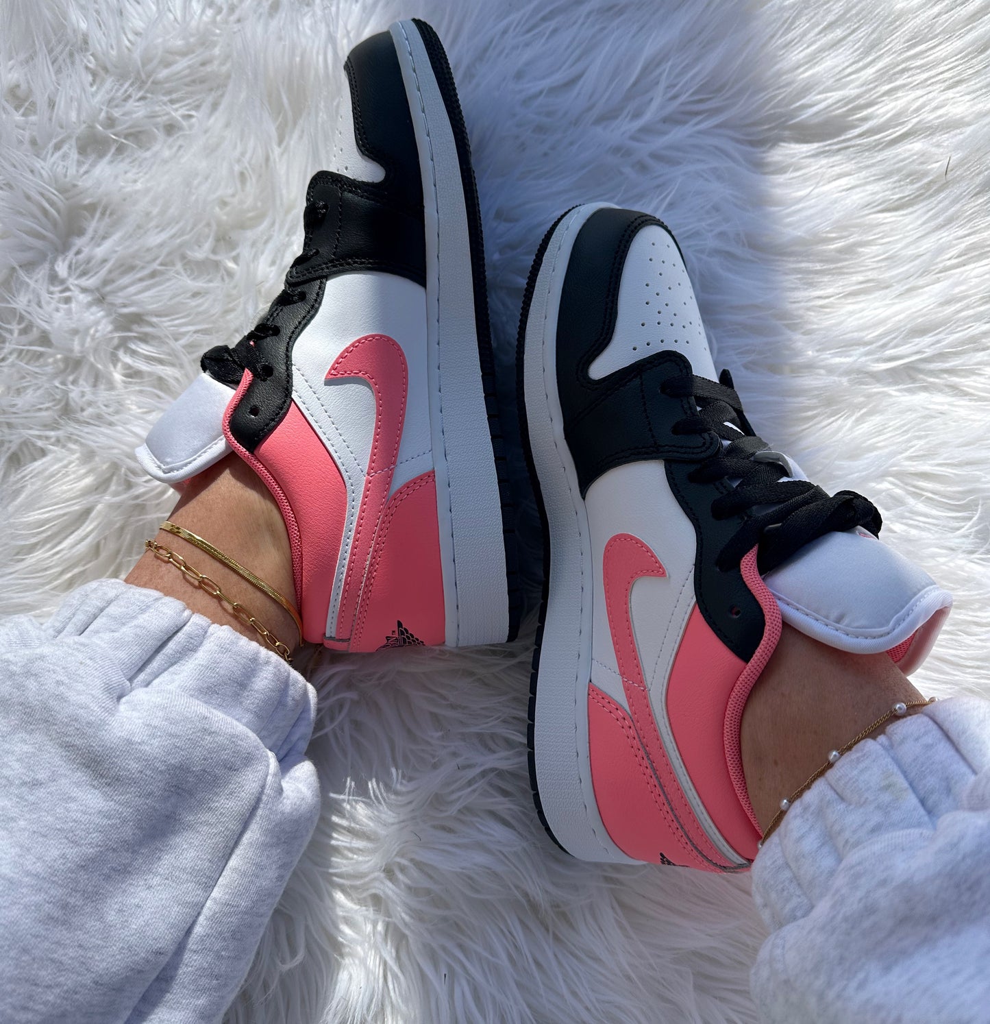 🖤New Nike Pink Gaze Jordans🩷