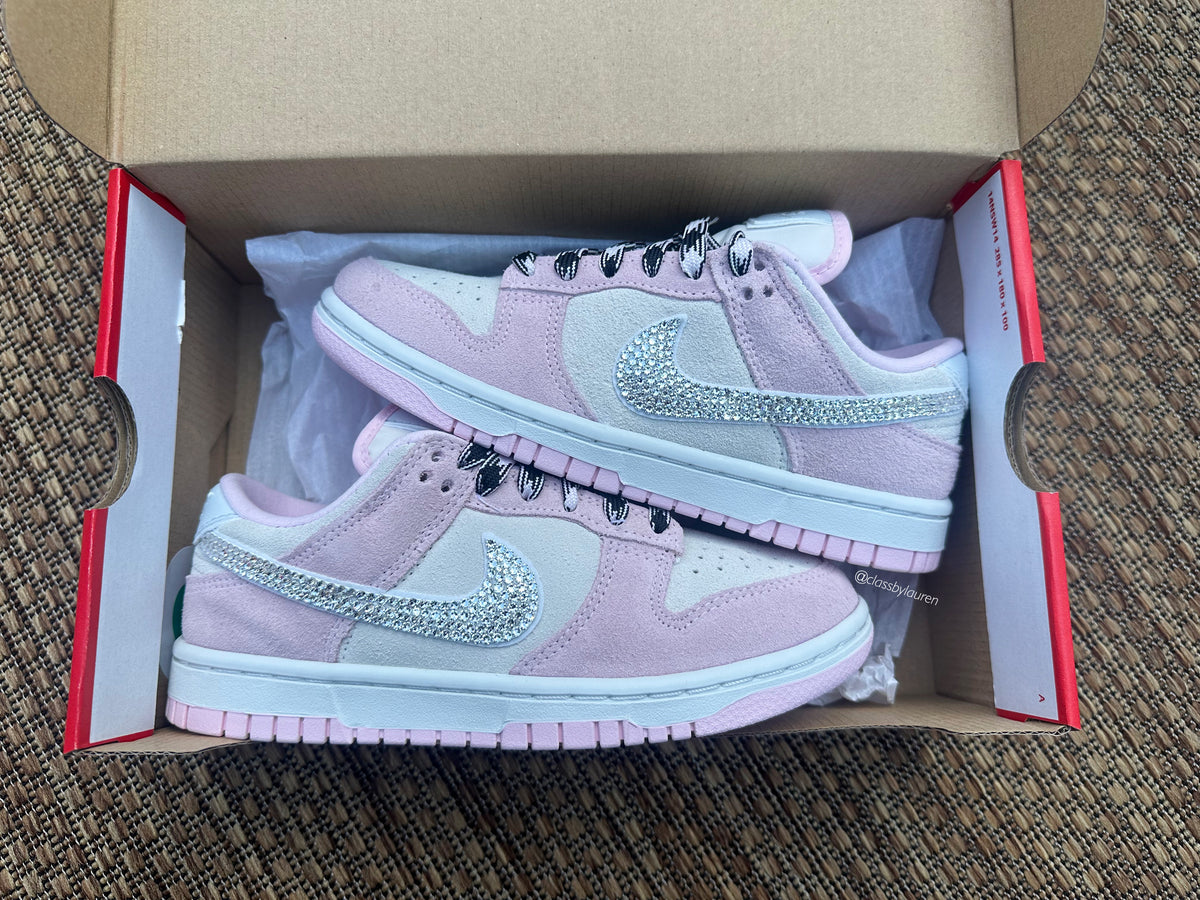 pink foam dunks outfit