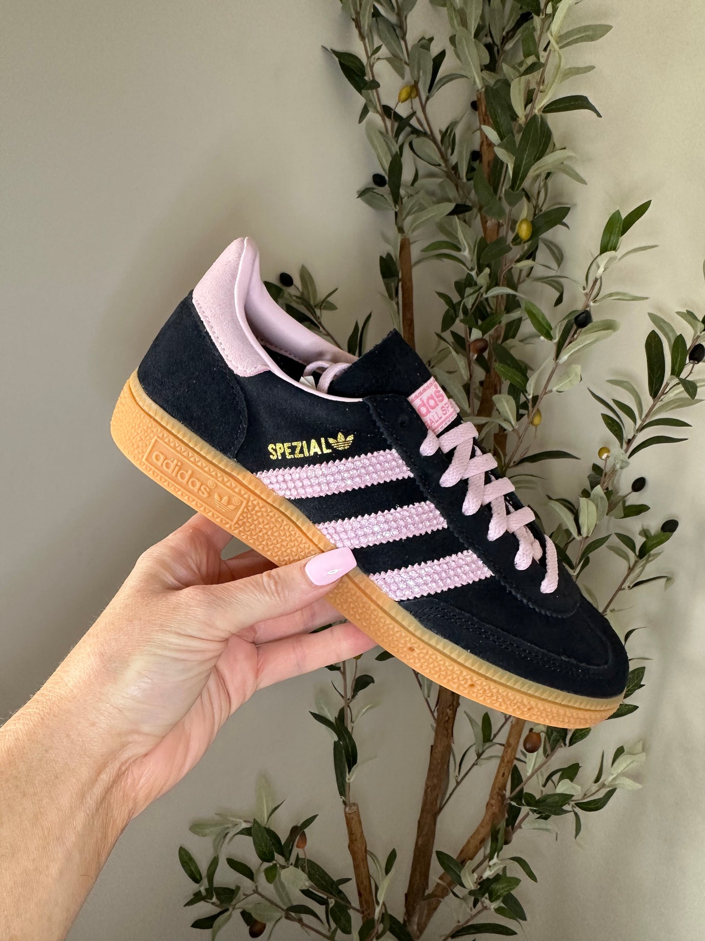 🩷Adidas Women Black Pink Spezials🖤