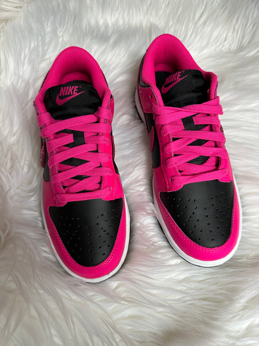 Nike pink sales white black