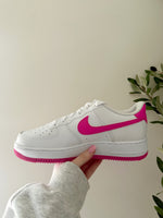 Nike Air Force 1 Pink 7Y fits a 8.5W