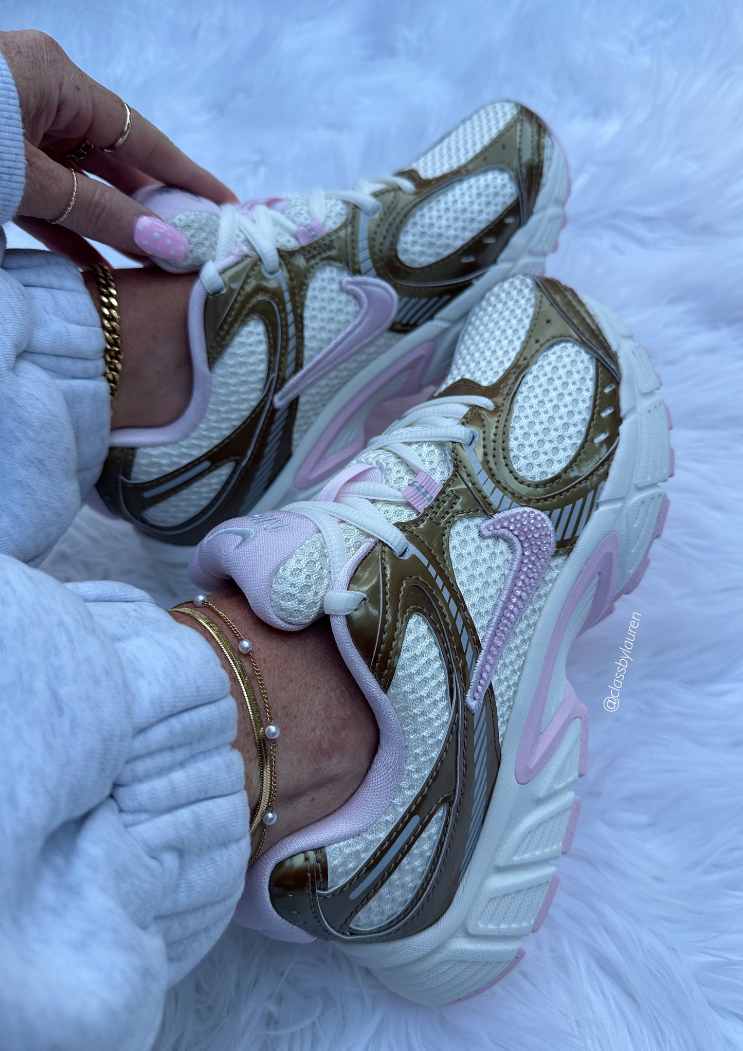 Nike Pale Pink ✨Gold Metallic✨