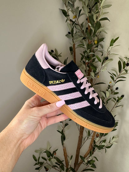 🩷Adidas Women Black Pink Spezials🖤