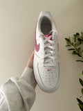 Nike Air Force 1 Pink 7Y fits a 8.5W