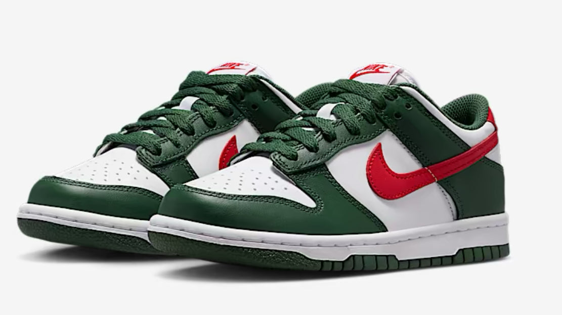 🎄 Women’s Nike Christmas Dunks 🎄