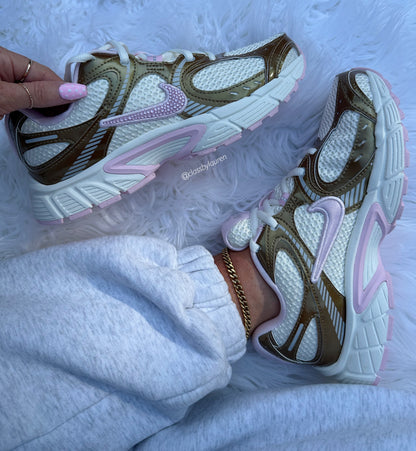 Nike Pale Pink ✨Gold Metallic✨