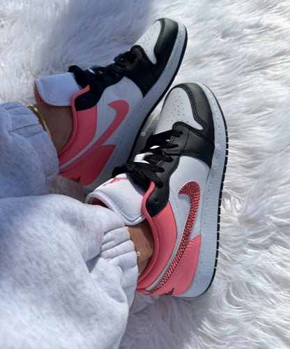 🖤New Nike Pink Gaze Jordans🩷
